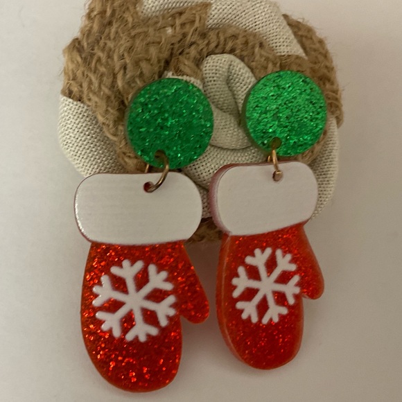 ❤️Holiday Mitten Earrings💚 - Picture 3 of 4